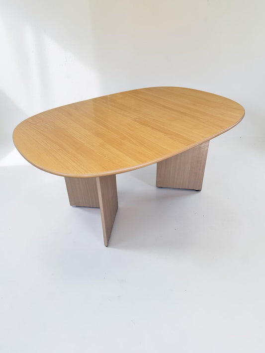 Deense verlengbare eettafel van licht massief hout met V-poten