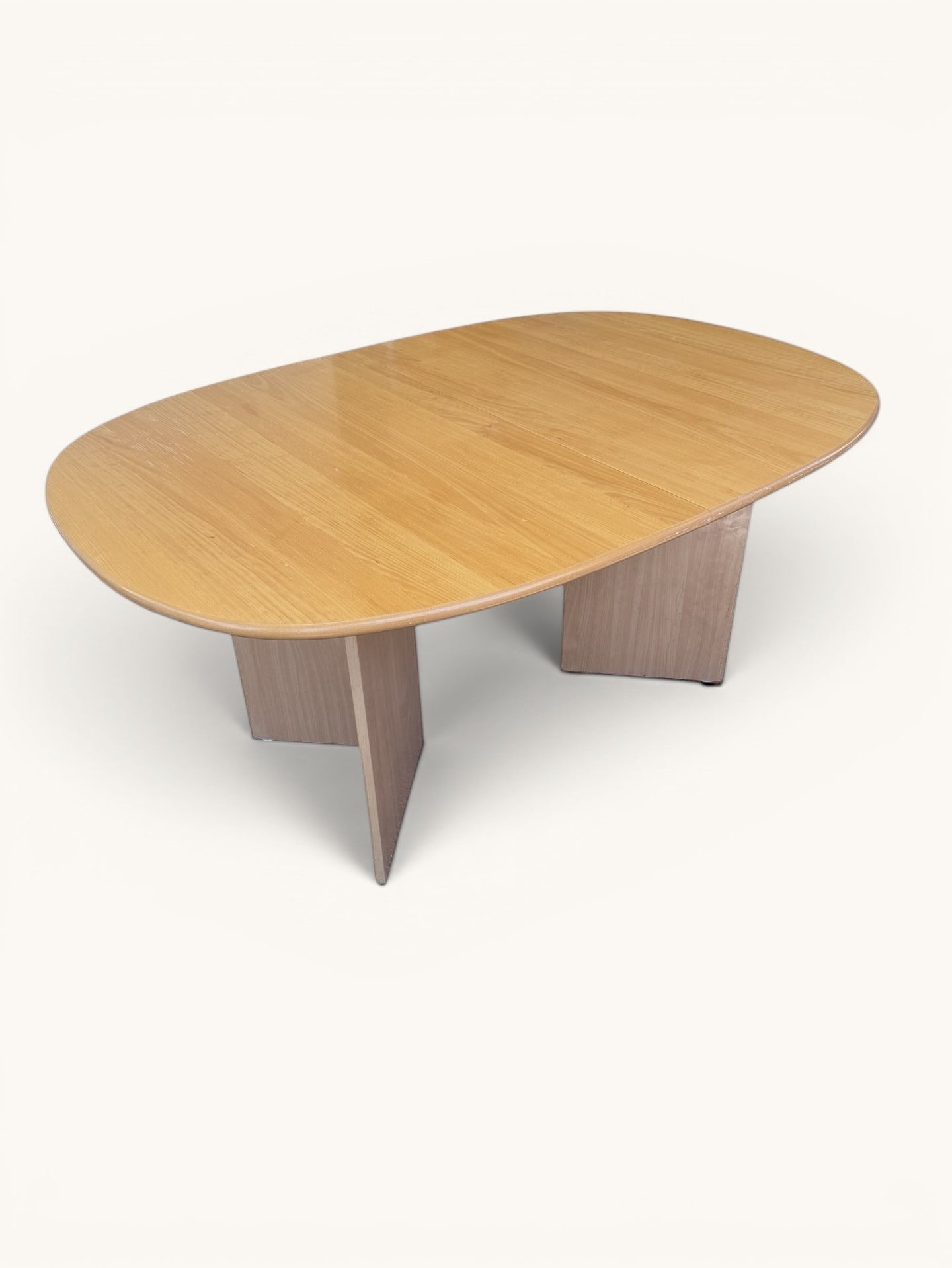 Deense verlengbare eettafel van licht massief hout met V-poten