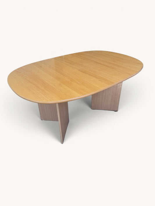 Deense verlengbare eettafel van licht massief hout met V-poten