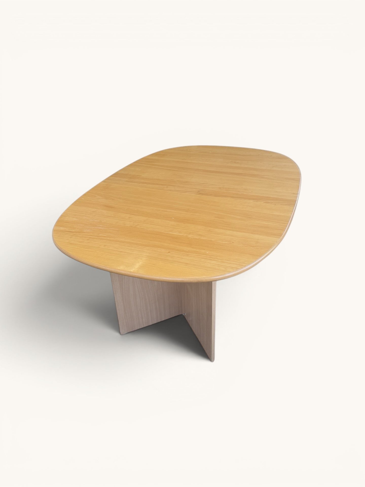 Deense verlengbare eettafel van licht massief hout met V-poten