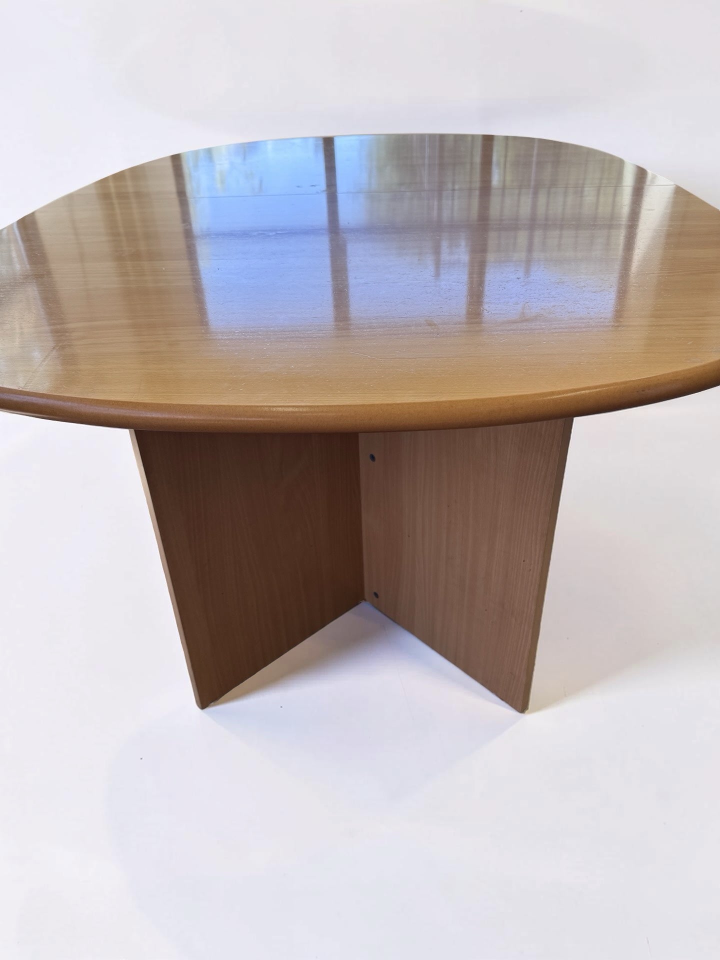 Deense verlengbare eettafel van licht massief hout met V-poten