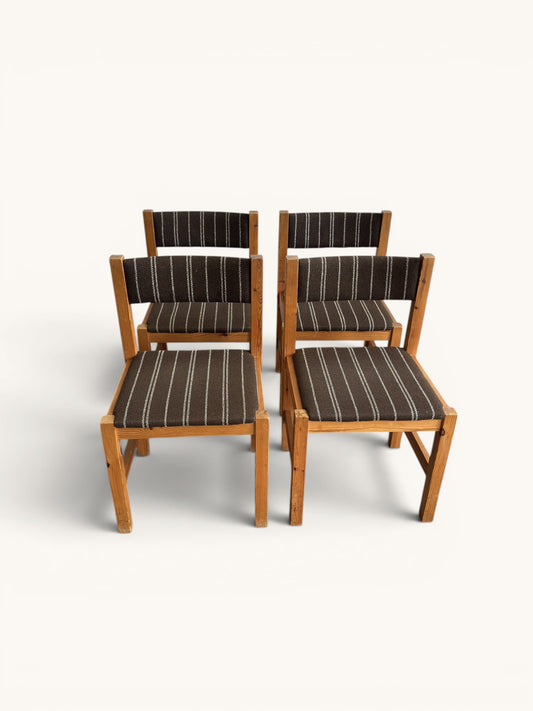 Set van 4 Deense houten stoelen met bruine gestreepte bekleding