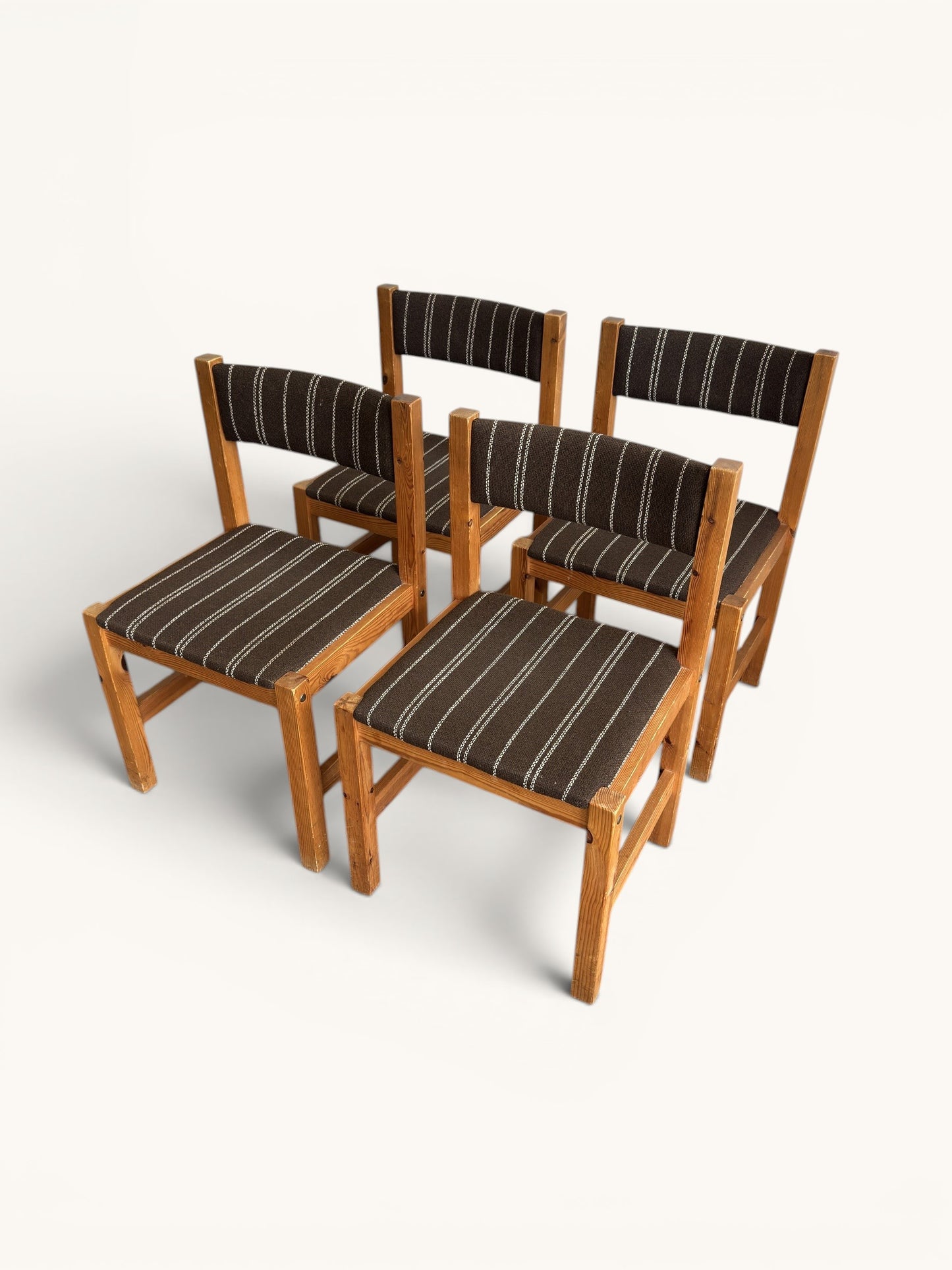 Set van 4 Deense houten stoelen met bruine gestreepte bekleding