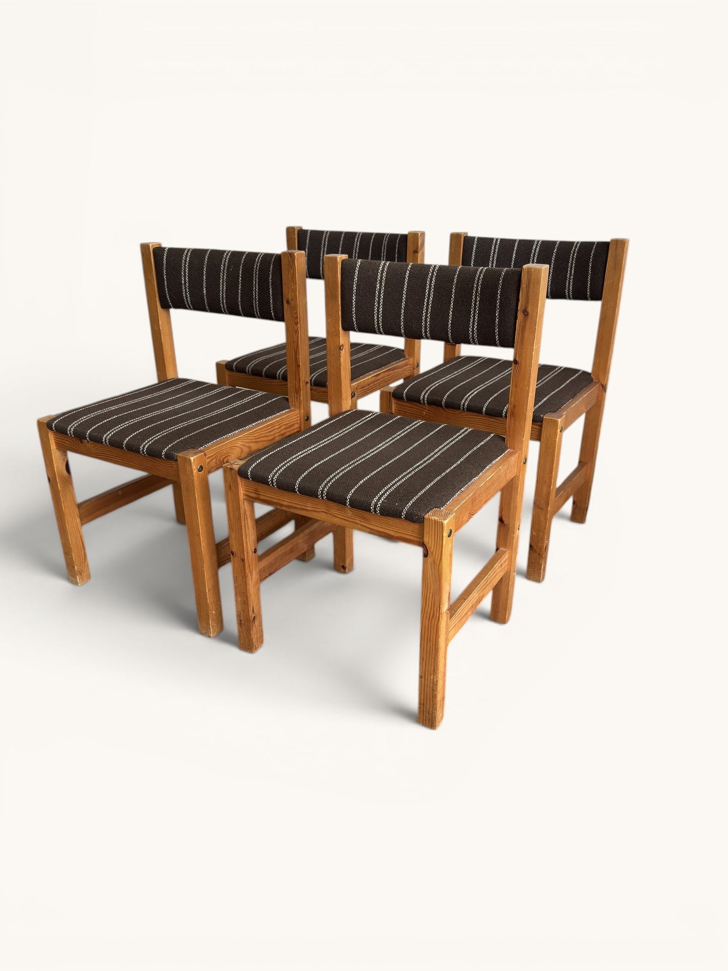 Set van 4 Deense houten stoelen met bruine gestreepte bekleding