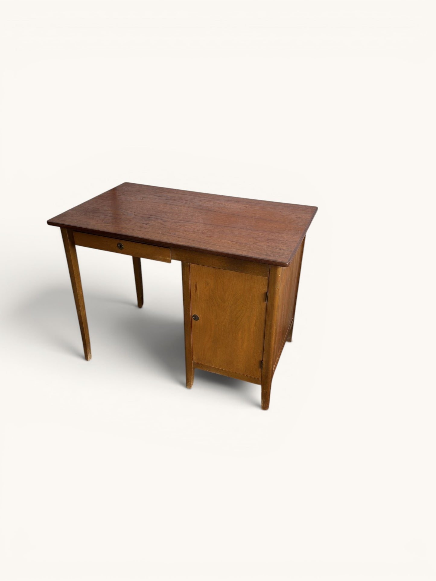 Vintage Deens bureau uit de jaren '60 met lade en kastje