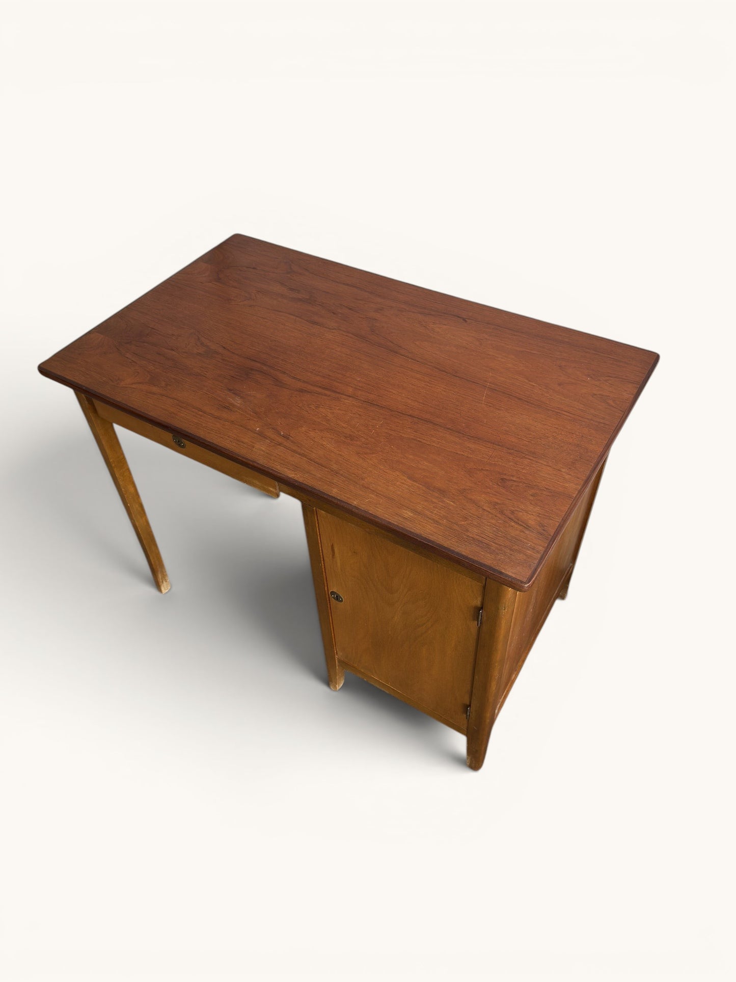 Vintage Deens bureau uit de jaren '60 met lade en kastje