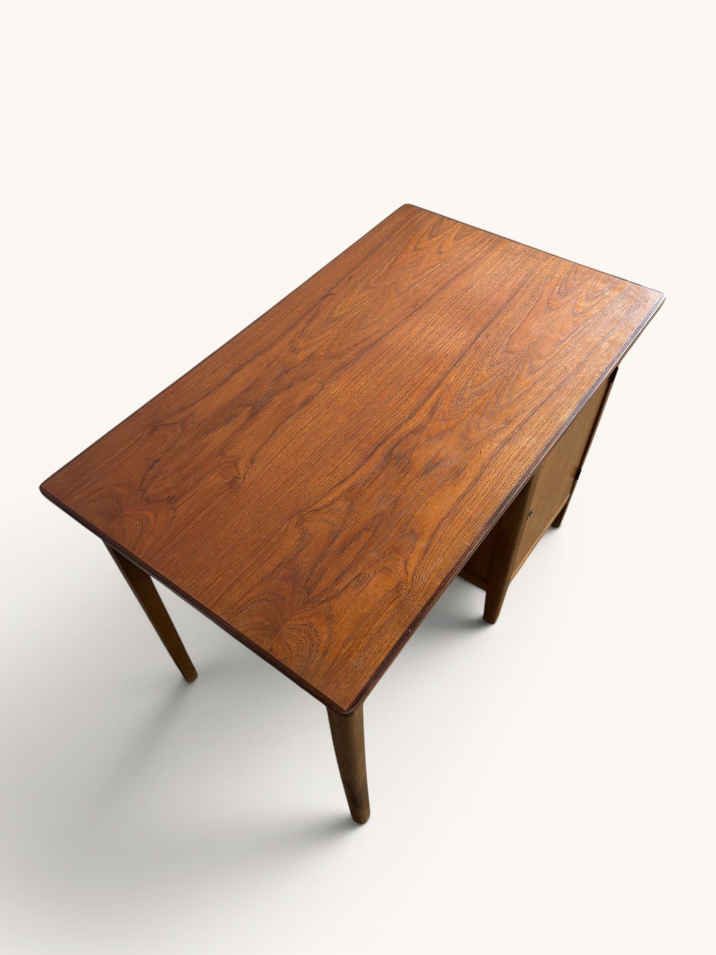 Vintage Deens bureau uit de jaren '60 met lade en kastje