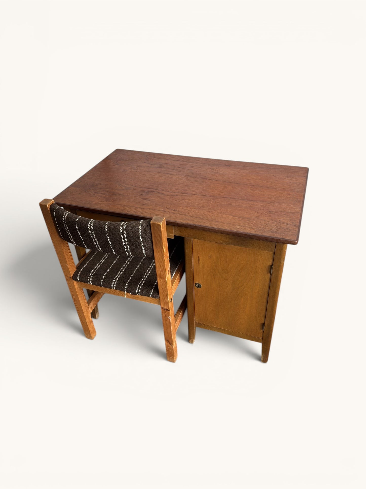 Vintage Deens bureau uit de jaren '60 met lade en kastje
