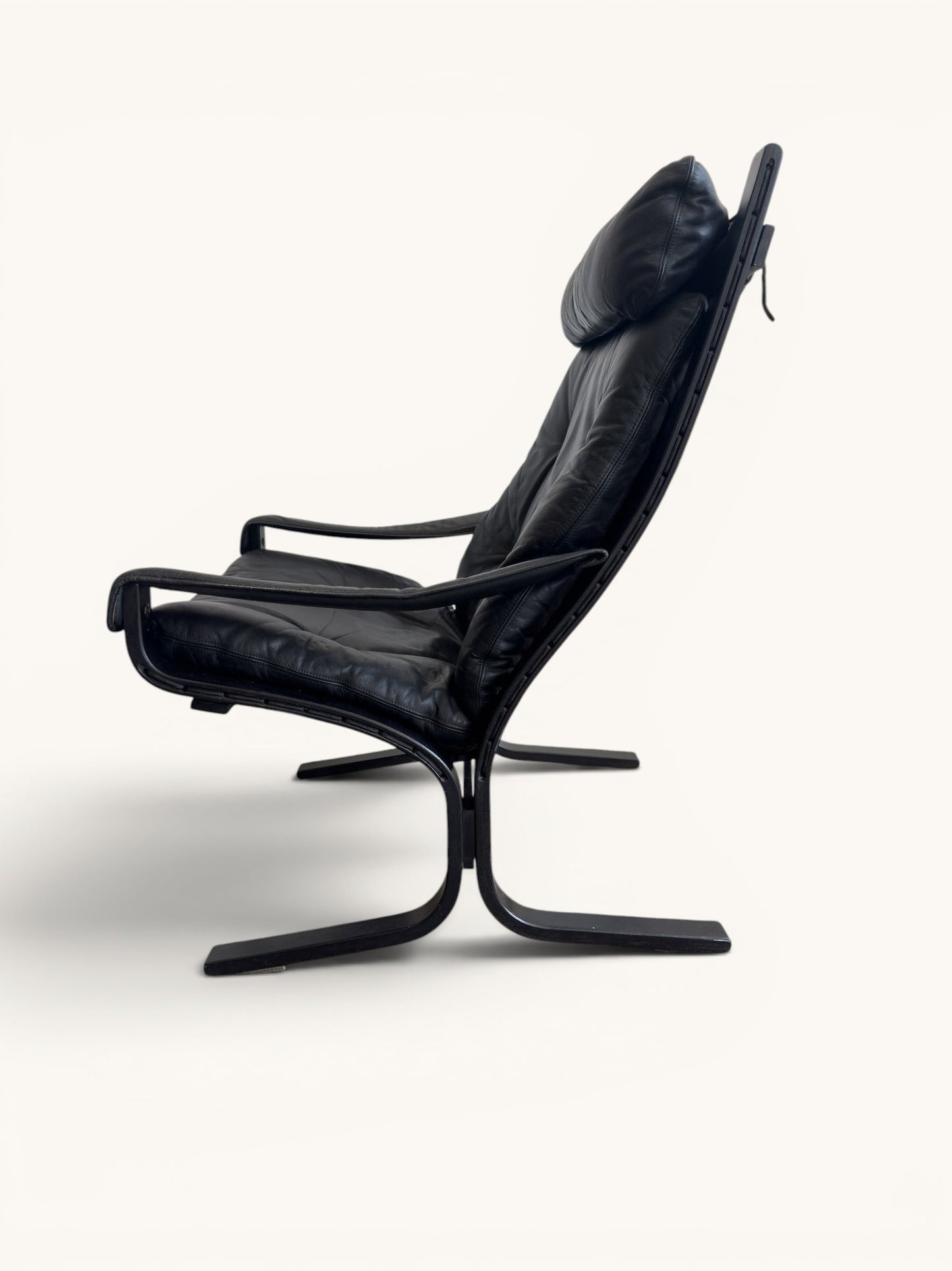 Ingmar Relling "Siesta" fauteuil uit 1965 in zwart leer
