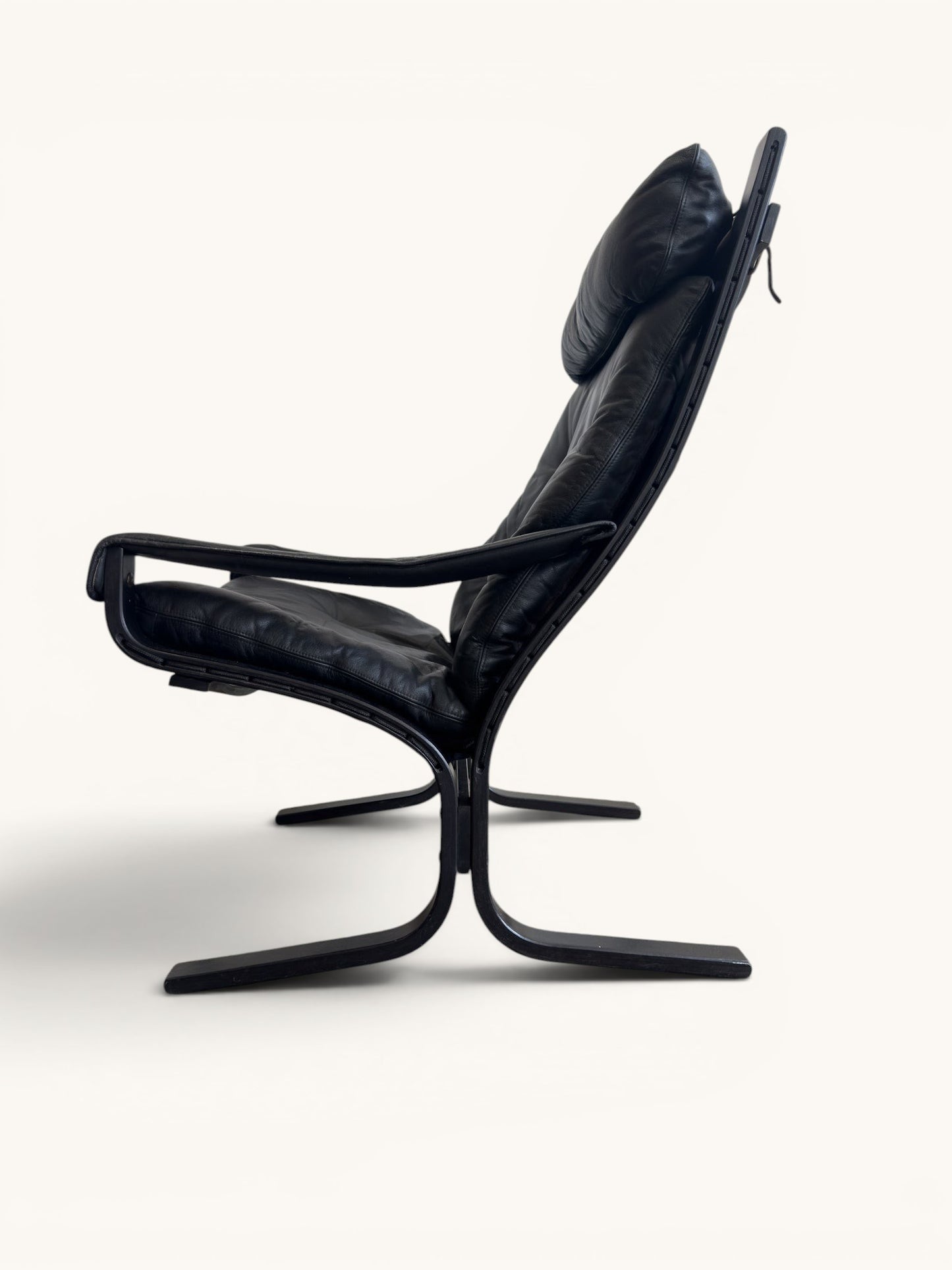 Ingmar Relling "Siesta" fauteuil uit 1965 in zwart leer