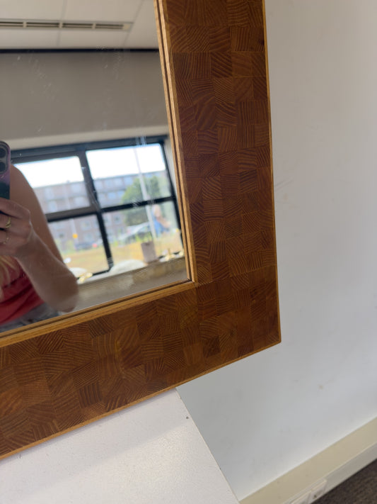 Handgemaakte Deense houten spiegel met checkered patroon