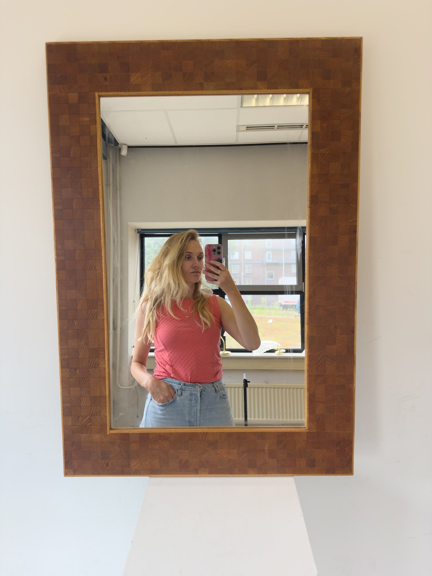 Handgemaakte Deense houten spiegel met checkered patroon