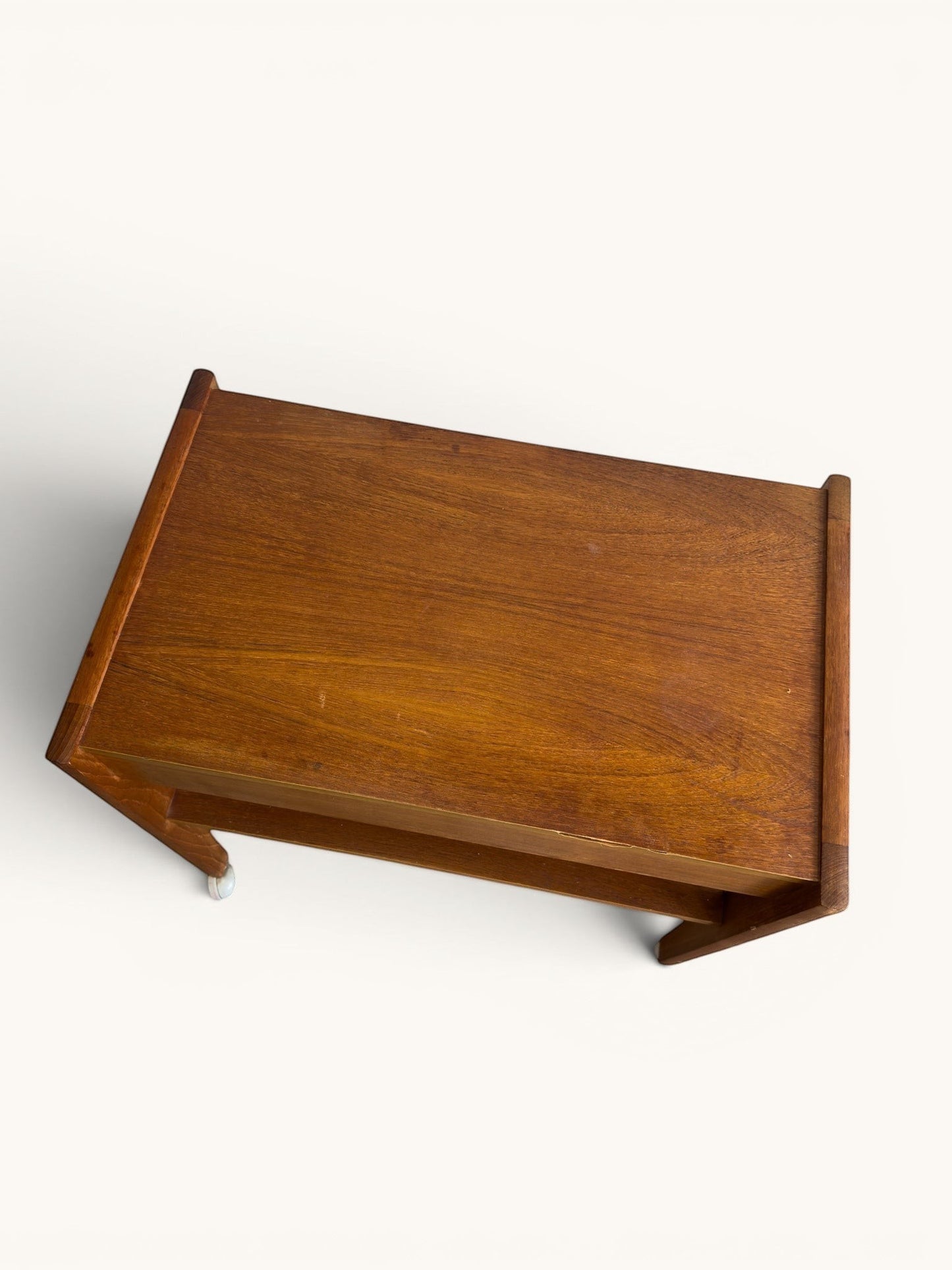 Deense mid century teak trolley op zwenkwieltjes met lade
