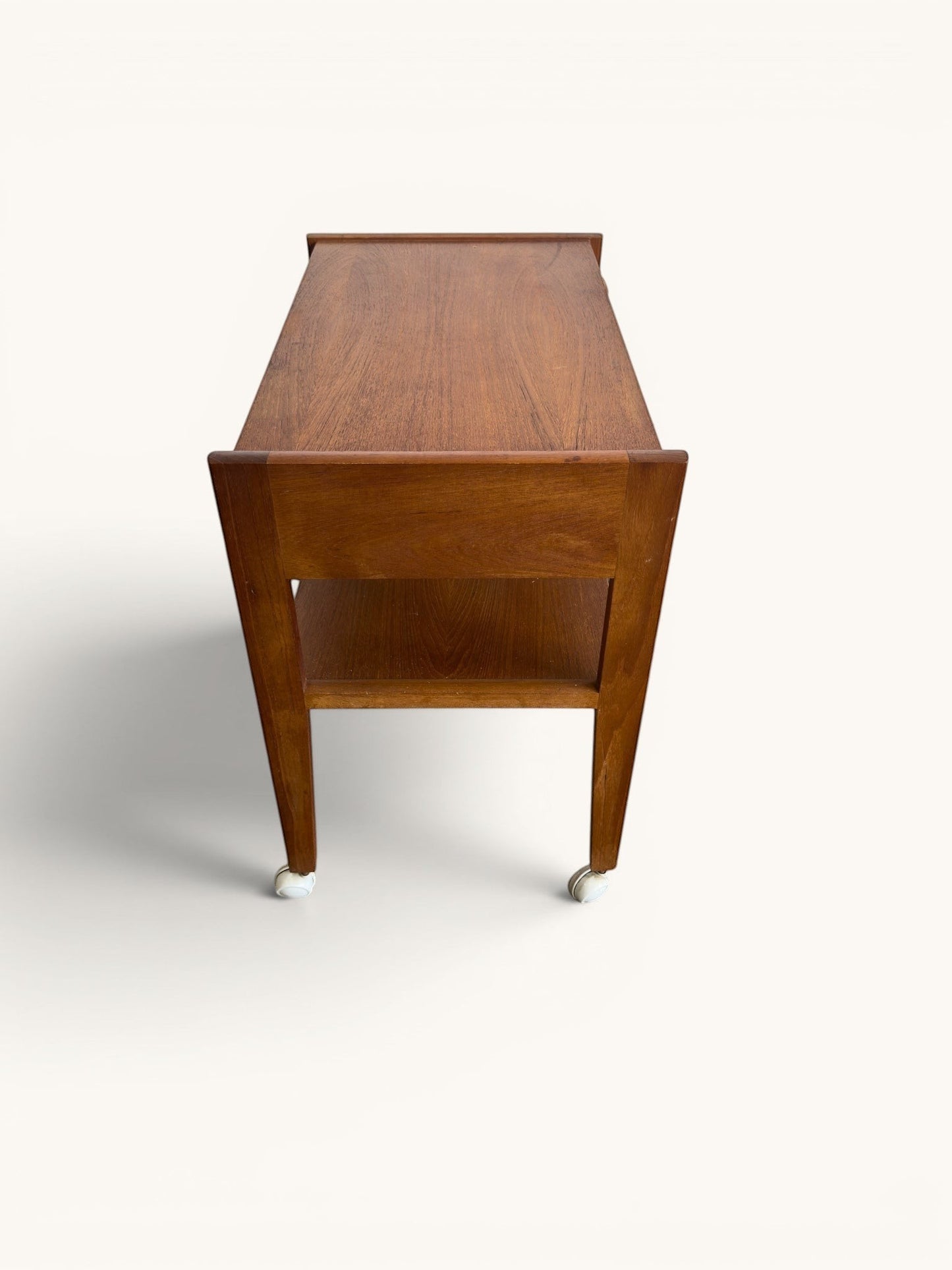 Deense mid century teak trolley op zwenkwieltjes met lade