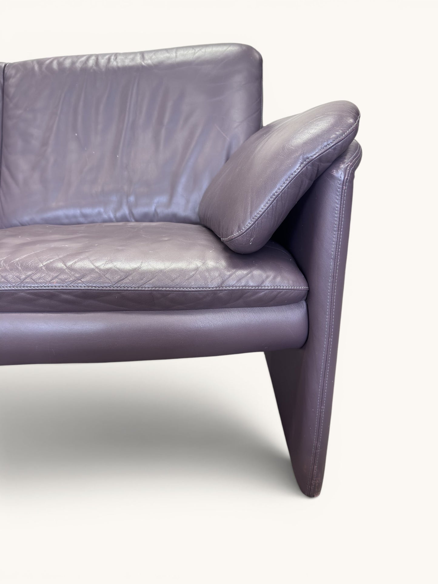 Leolux Bora Bora 2-zitsbank in aubergine paarsbruin leer