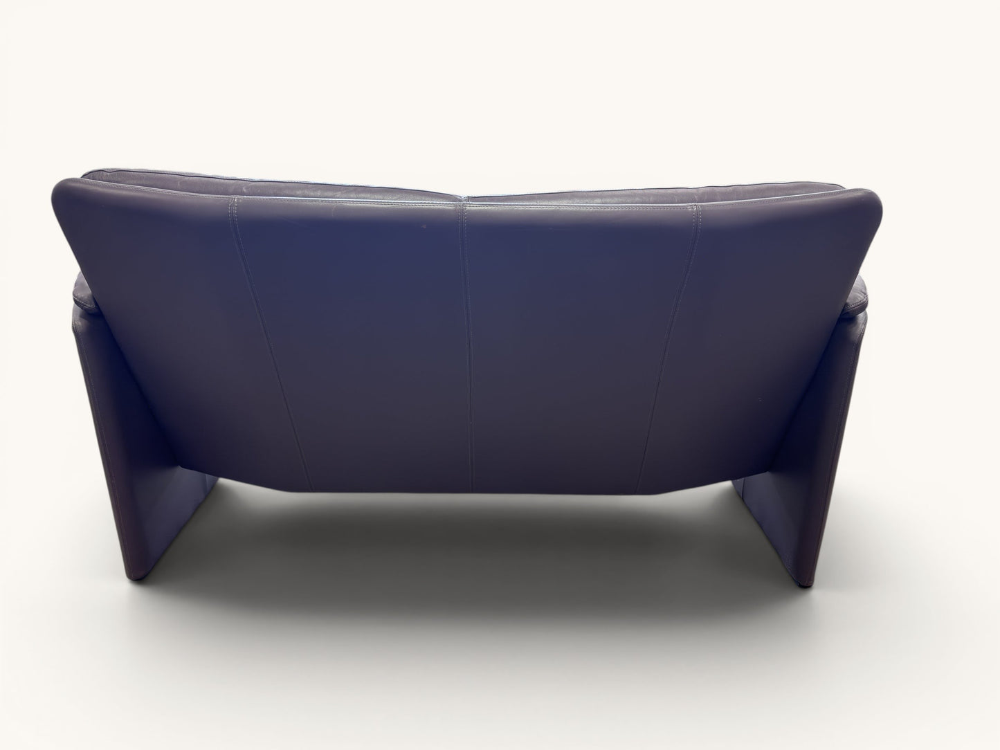 Leolux Bora Bora 2-zitsbank in aubergine paarsbruin leer