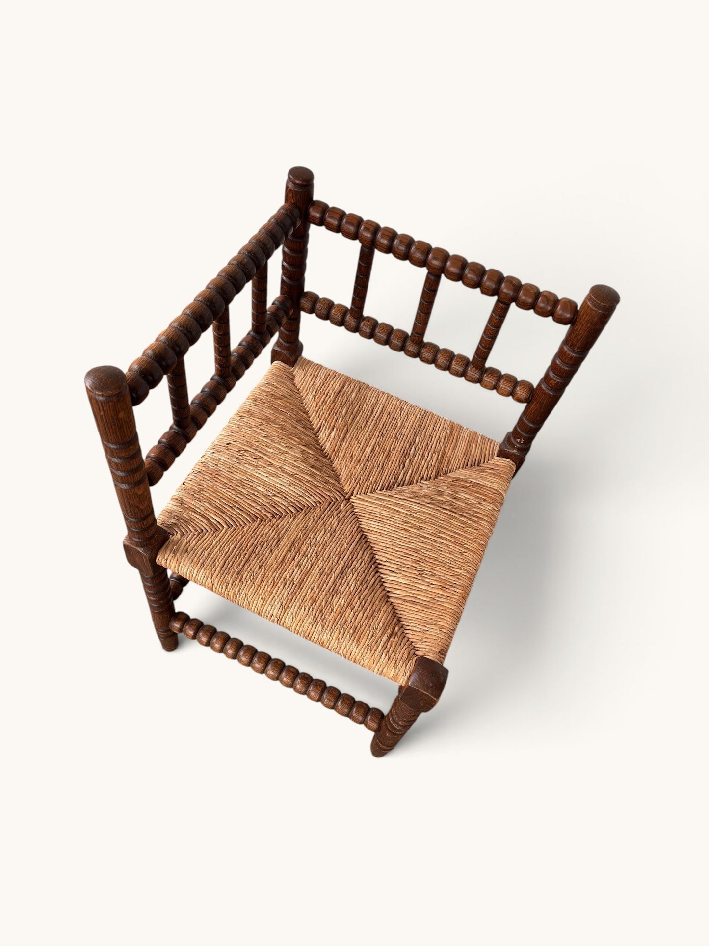 Vintage bobbin hoekstoel van eiken met rieten zitting