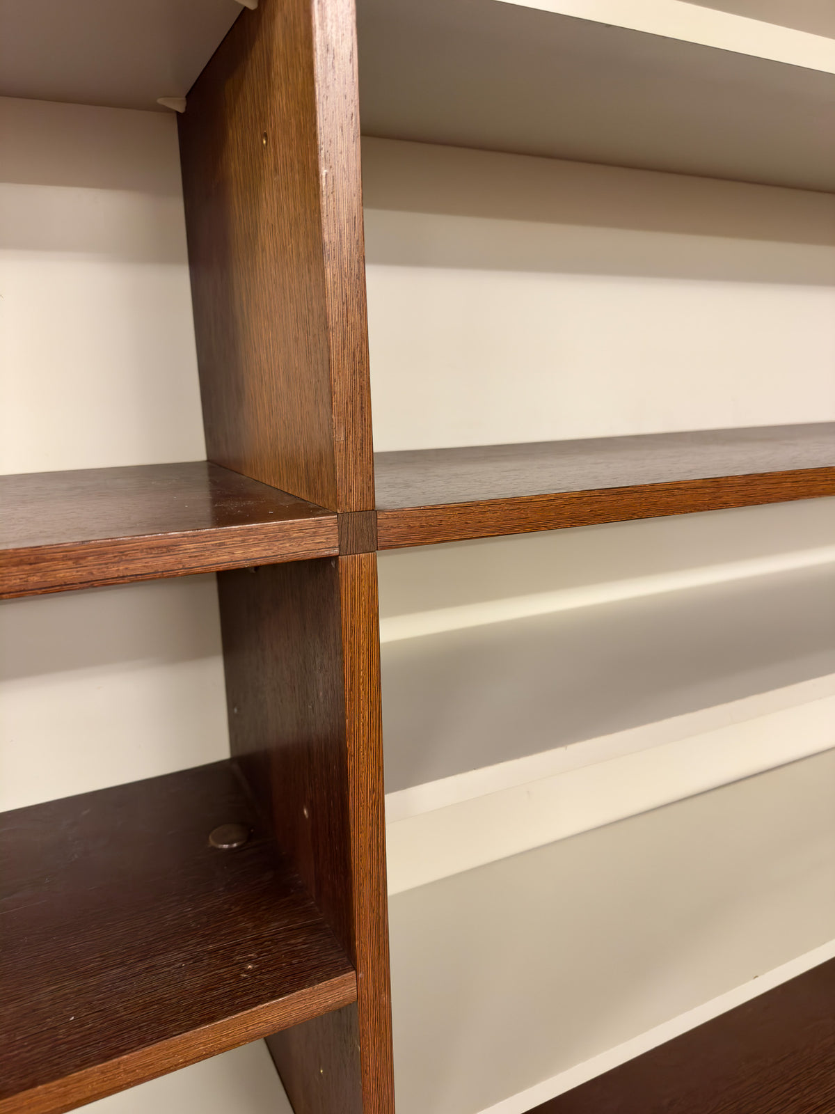 Cees Braakman voor Pastoe vrijstaand made to measure wandmeubel – Wengé