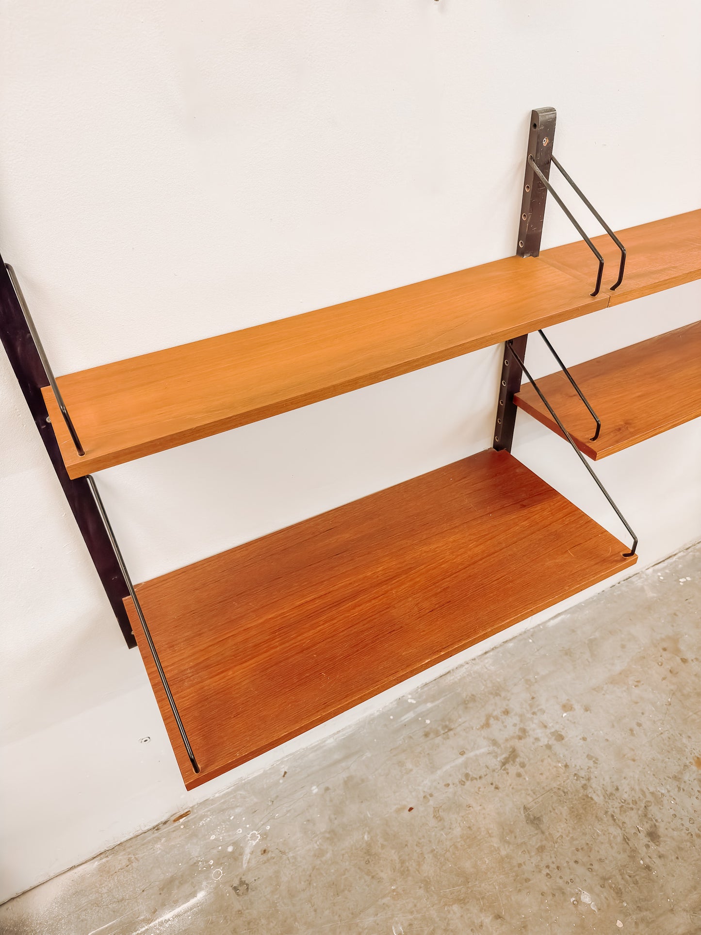 Royal System modulair wandmeubel met bureautje van Poul Cadovius