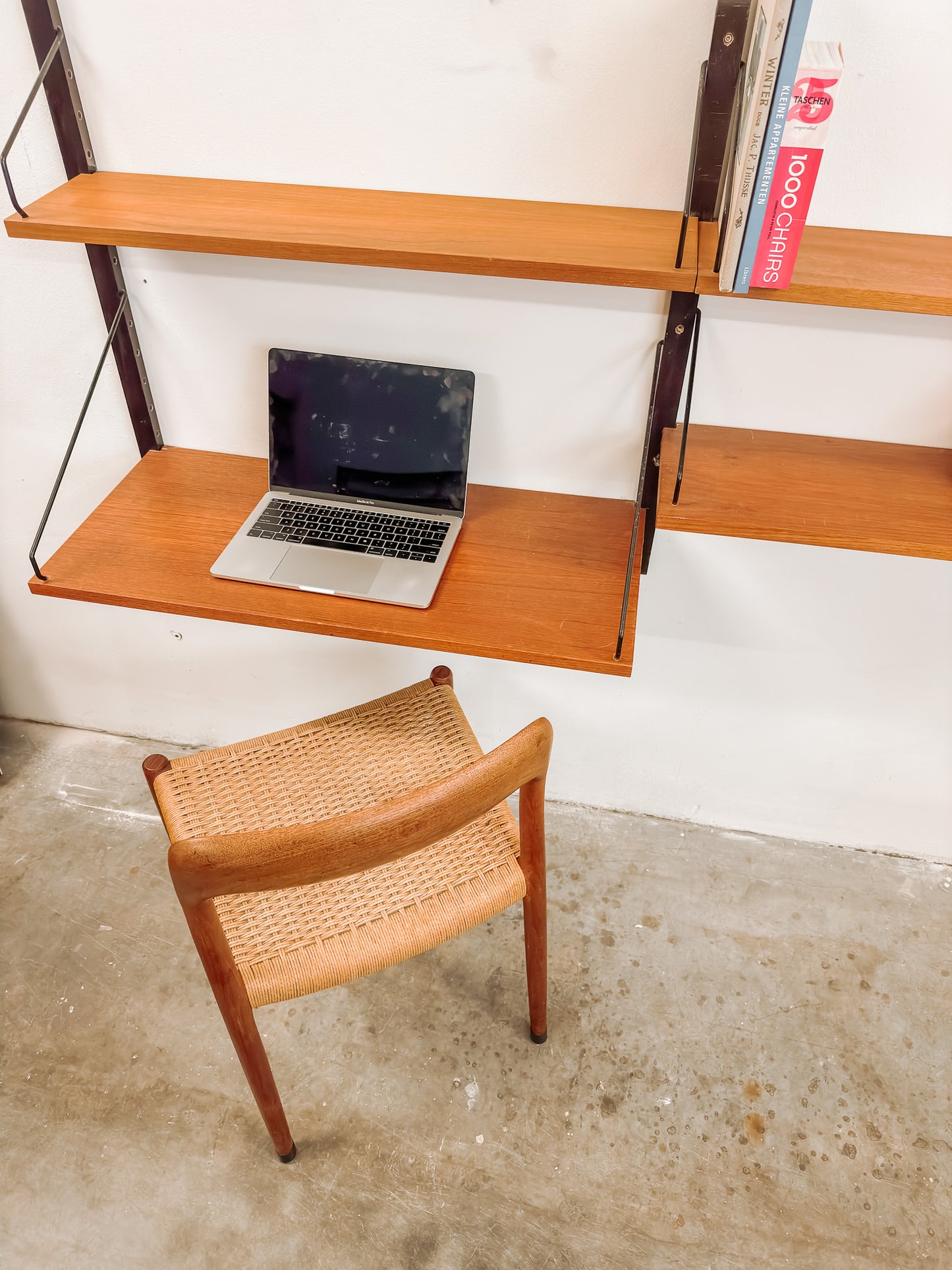 Royal System modulair wandmeubel met bureautje van Poul Cadovius