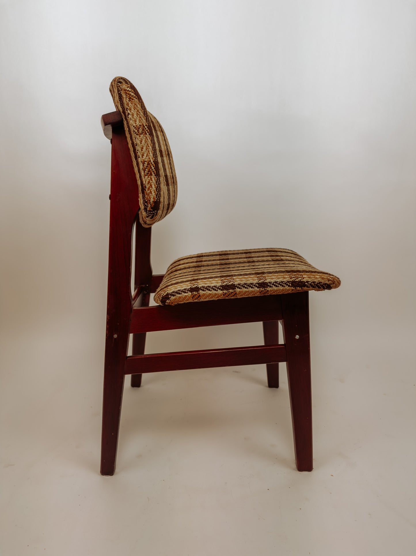 4x Vintage houten eetkamerstoelen met geblokte stof