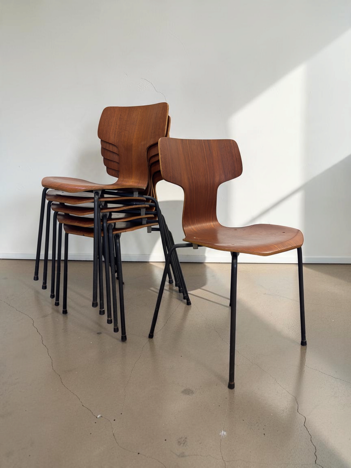 Vintage Arne Jacobsen model 3103 'T-stoel' in teak — set van 6