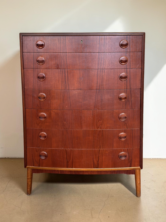 tessvintage Deense teakhouten ladekast van Kai Kristiansen met zeven lades en ronde houten handgrepen uit de jaren 60