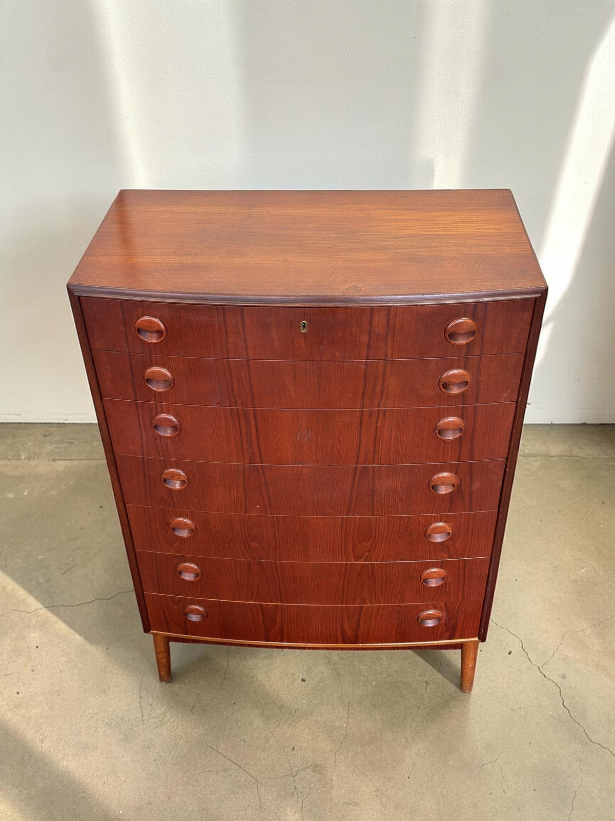 tessvintage Deense teakhouten ladekast van Kai Kristiansen met zeven lades en ronde houten handgrepen uit de jaren 60