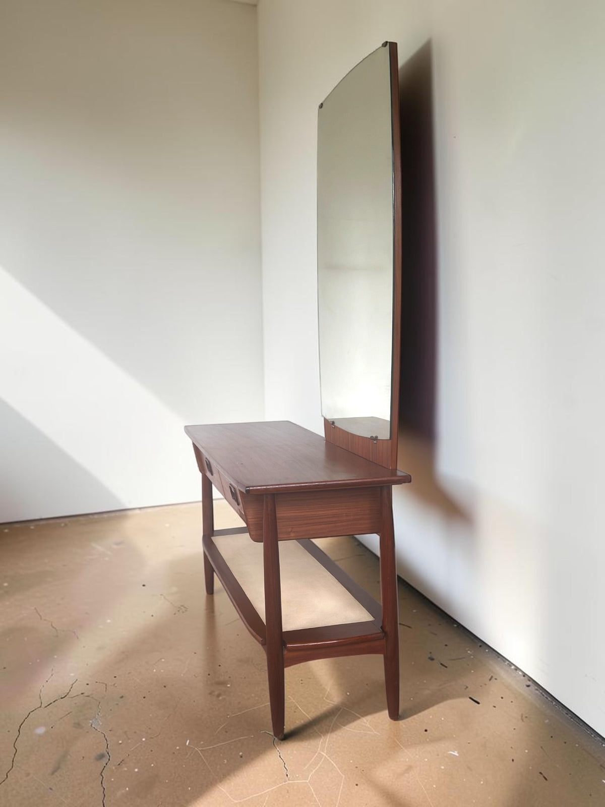 Vintage teak kaptafel met spiegel en lades