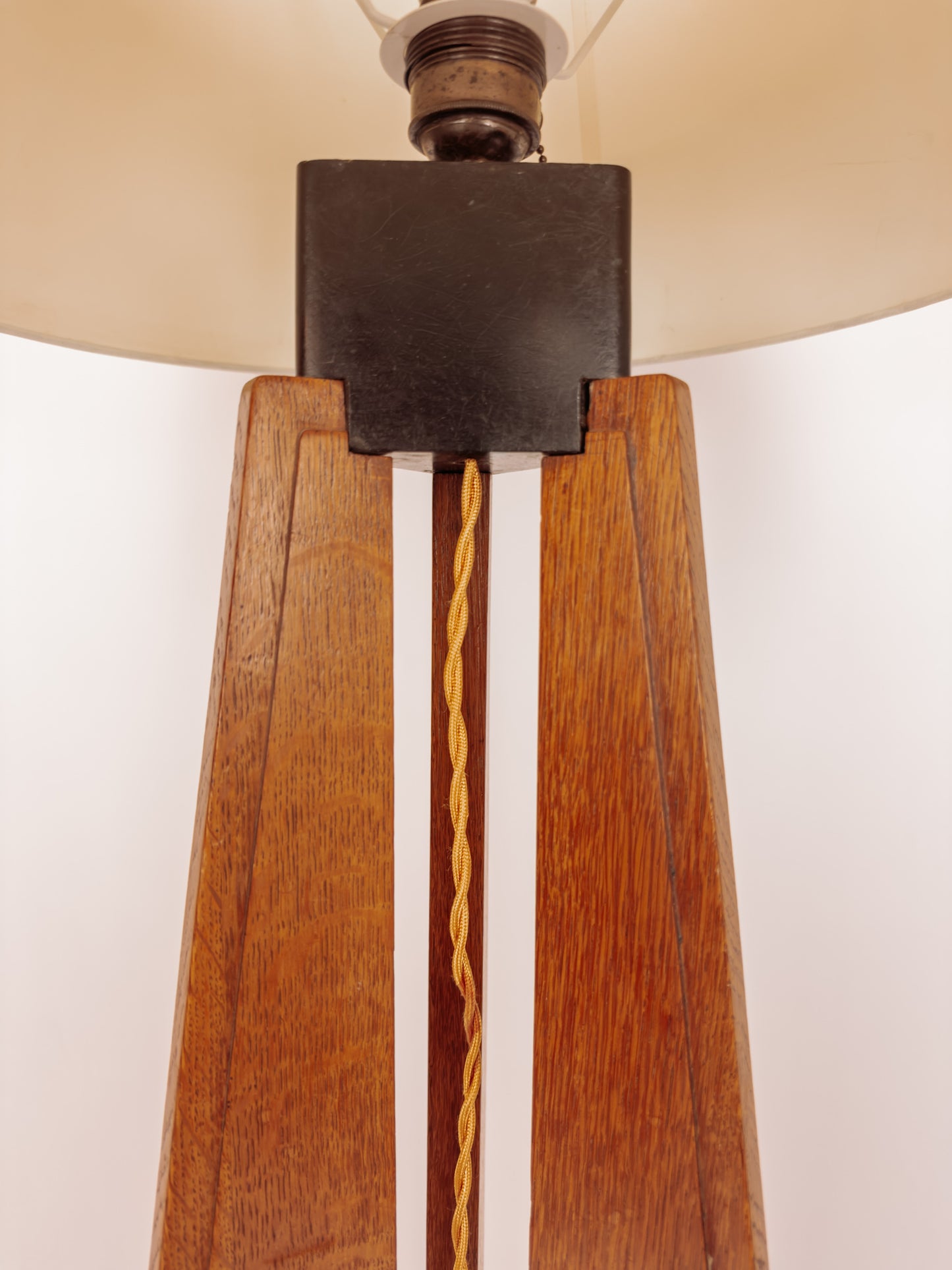 Eikenhouten Art Deco / Amsterdamse School vloerlamp, jaren 30