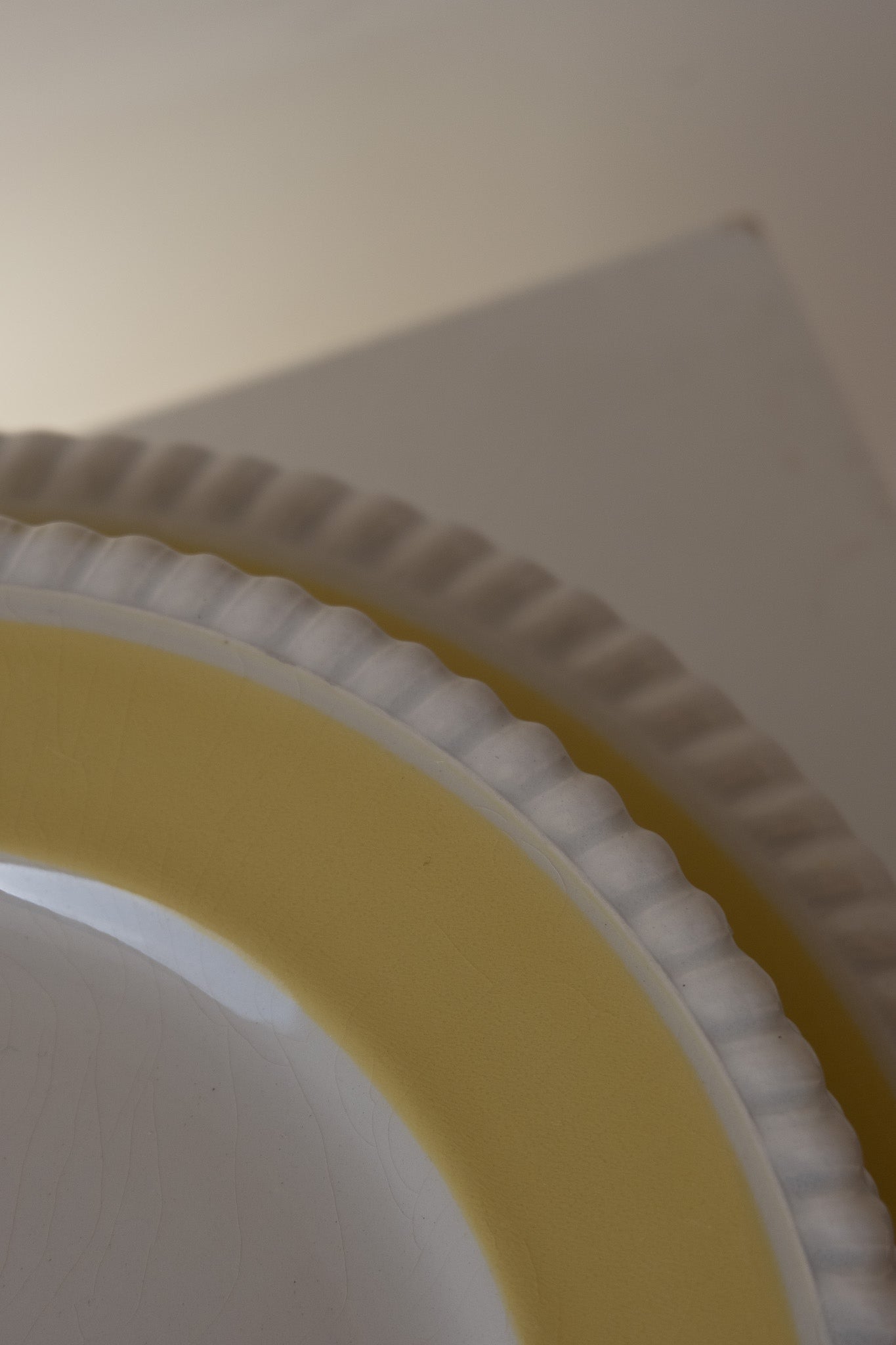 Botergele keramieken borden set vintage met swirl rand