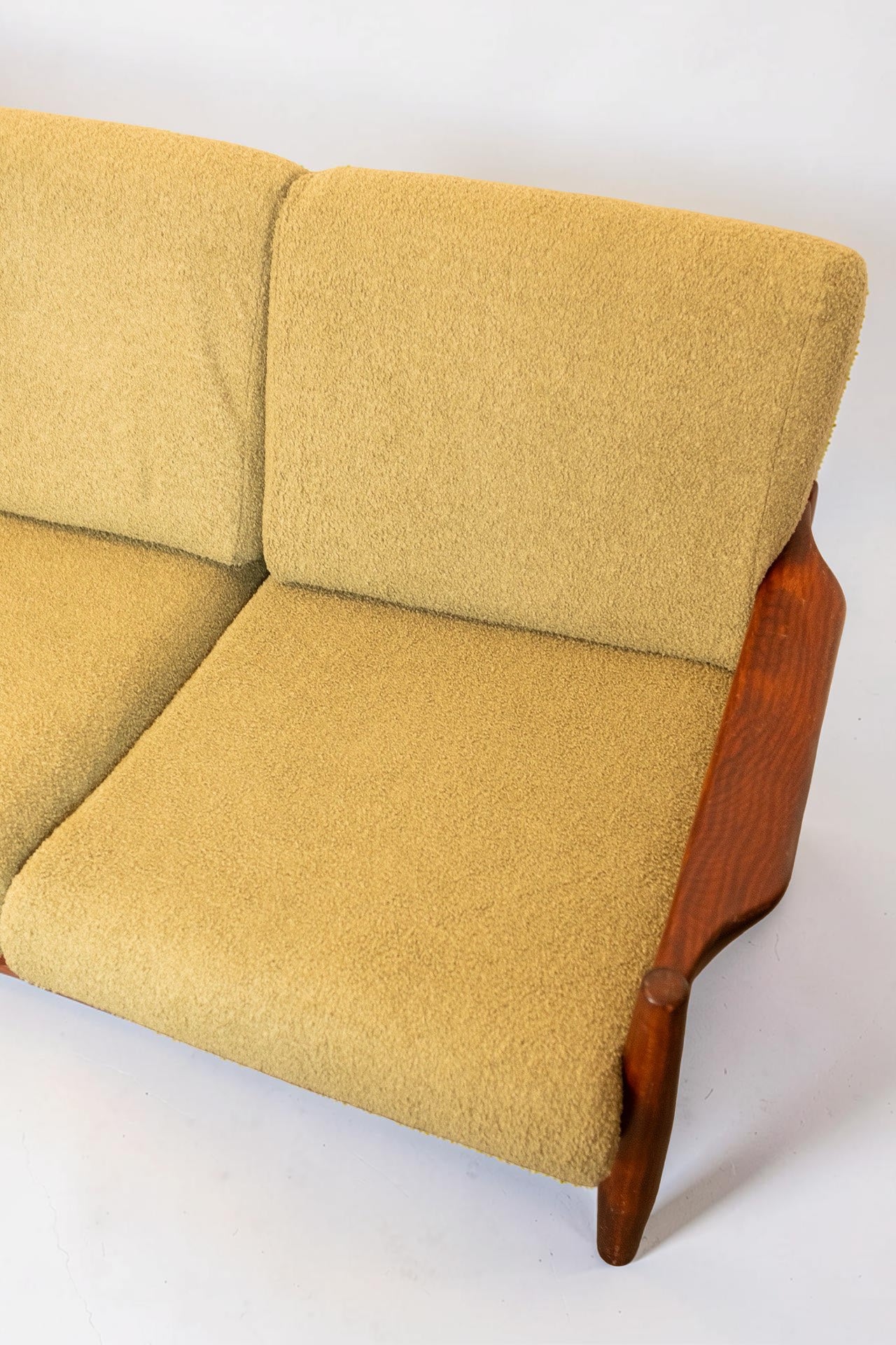 Vintage Deense teakhouten 3-zitsbank met nieuwe mosgroene bouclé bekleding