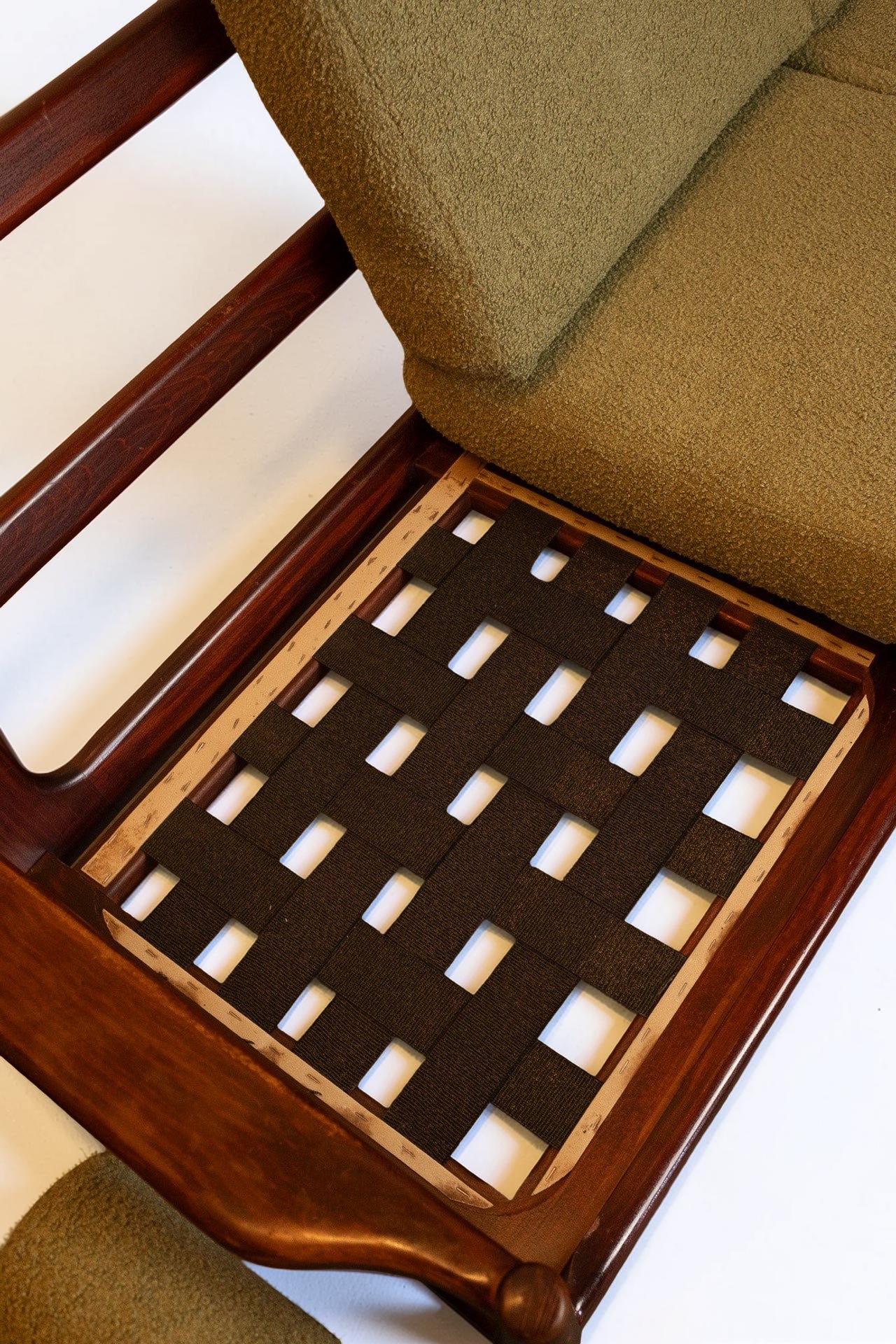 Vintage Deense teakhouten 3-zitsbank met nieuwe mosgroene bouclé bekleding