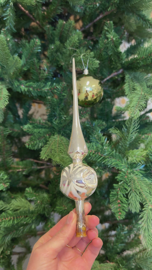 Vintage mondgeblazen zilveren piek met deuken