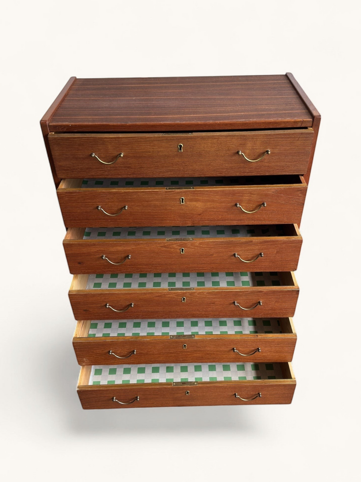 tessvintage Deense tallboy ladekast van teakhout met zes lades, messing grepen en groen geblokte ladevoering.