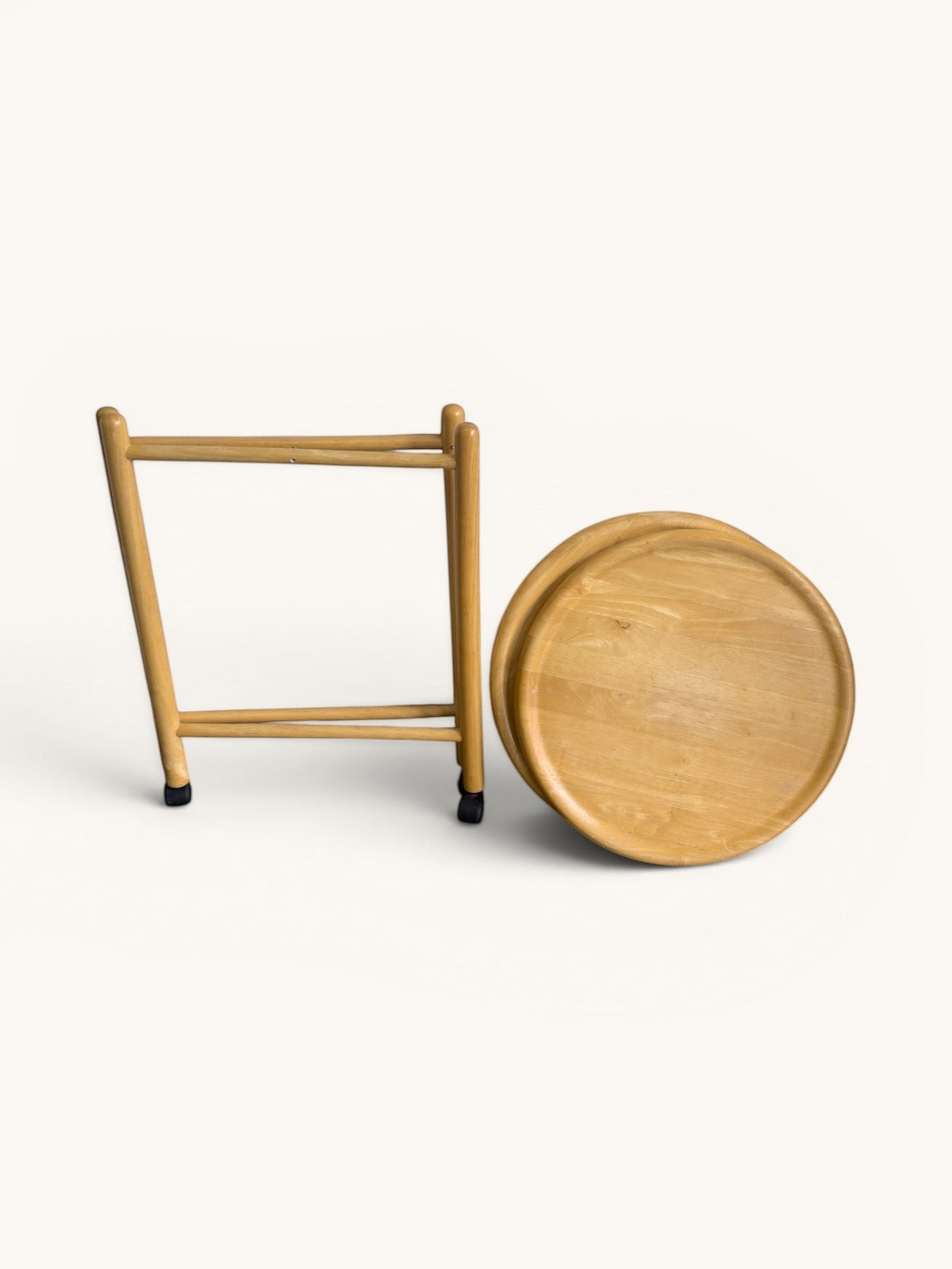 tessvintage ronde vintage houten trolley van Jens Quistgaard met inklapbaar frame en afneembare bladen
