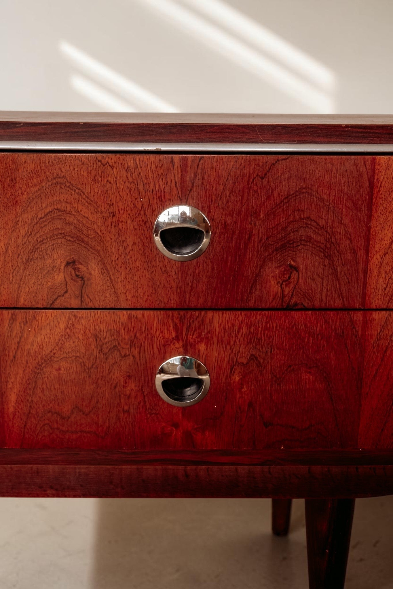 tessvintage 1960s rosewood veneer sideboard drawers with round chrome handles and rich wood grain detail