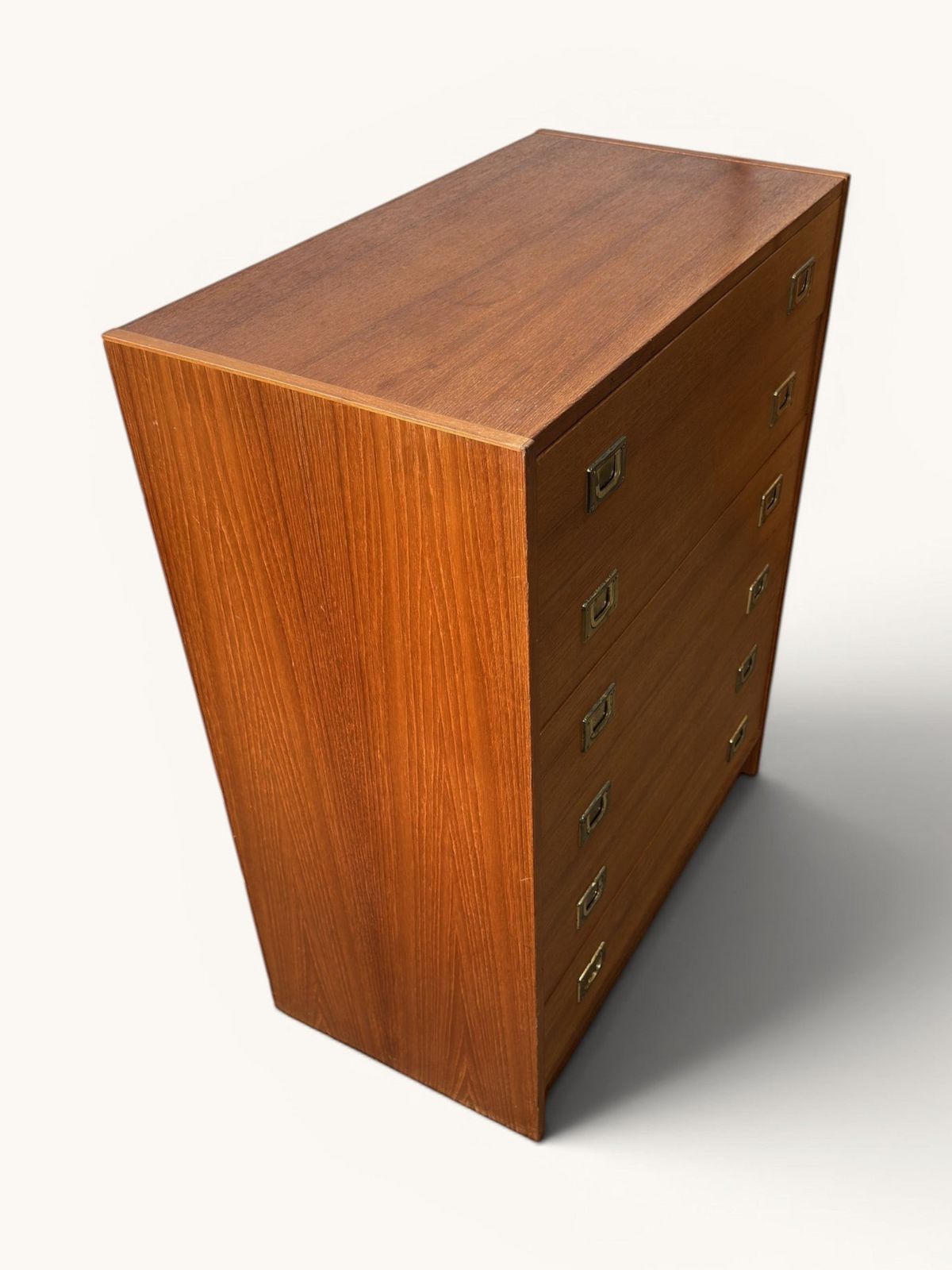 tessvintage vintage Deense ladekast van teakfineer met zes laden en messing inbouwgreepjes