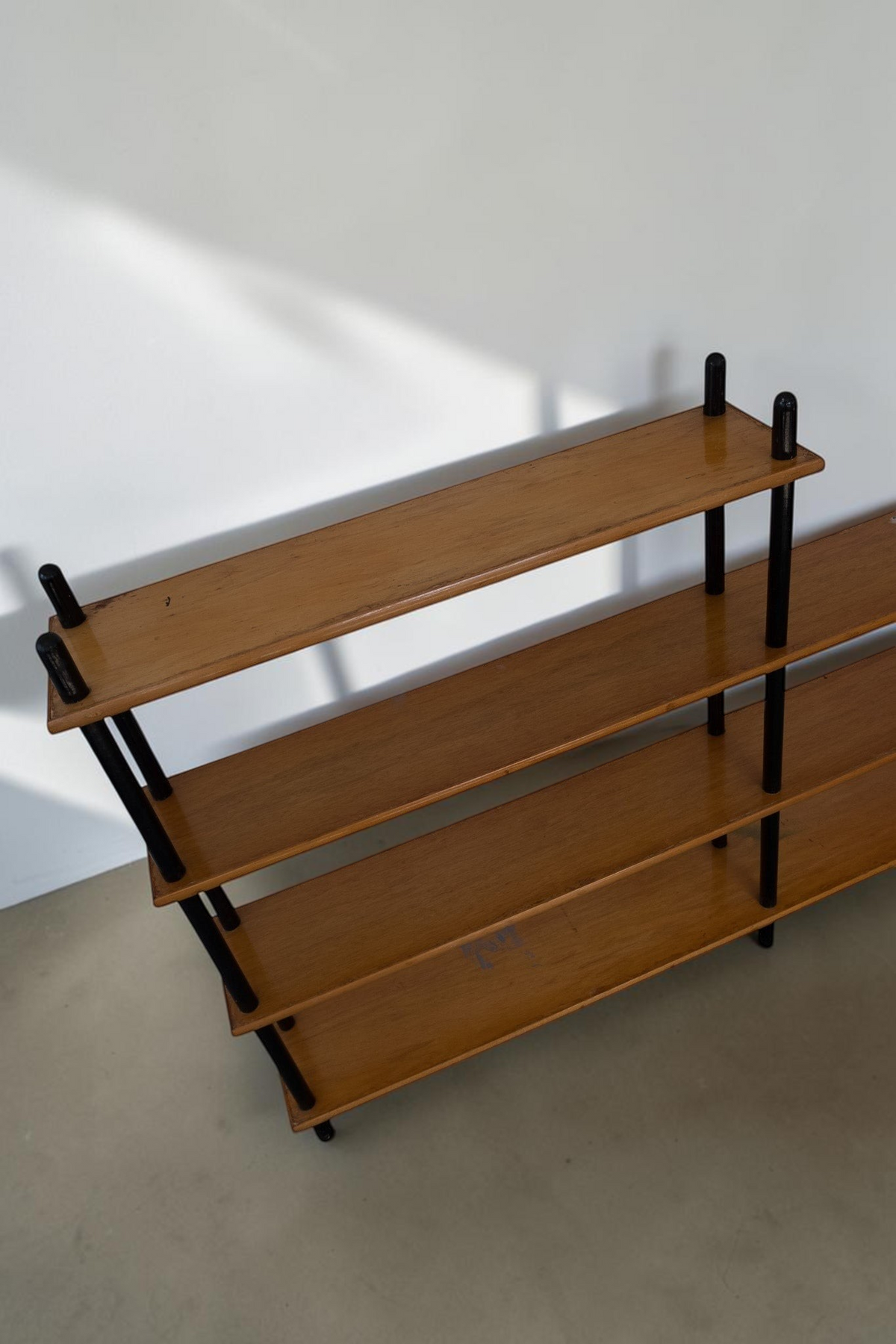 tessvintage 1960s Willem Lutjens wooden shelving unit with black lacquered supports and four tiered shelves