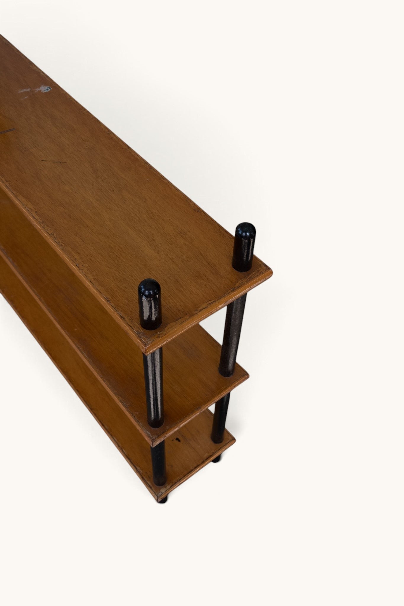 tessvintage 1960s vintage wooden shelving unit by Willem Lutjens with black lacquered poles and four tiered shelves